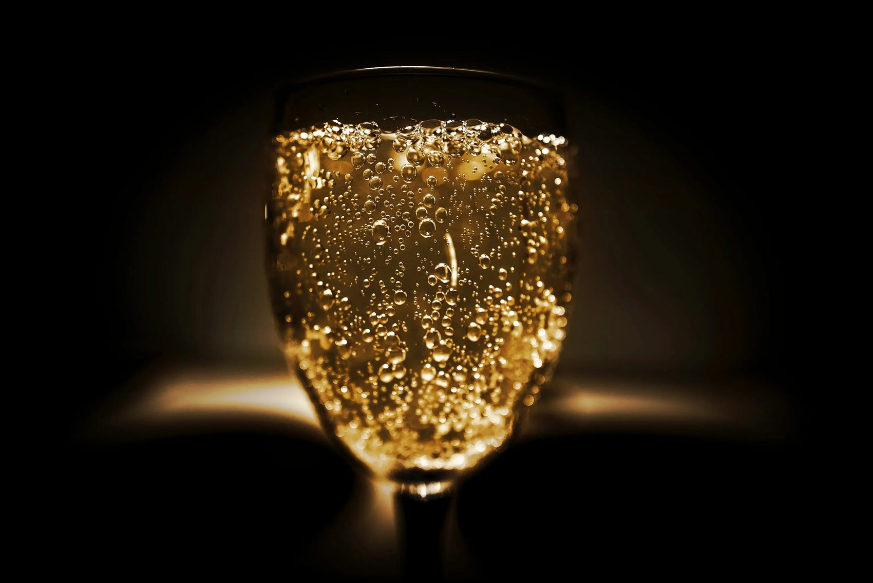 Le-7-Migliori-Spumanti-a-Meno-di-10-Euro-Un-Viaggio-nel-Mondo-delle-Bollicine-Italiane Winehundred